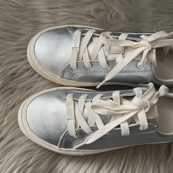 NEW UGG ZILO METALLIC SILVER - Picture 5 of 10